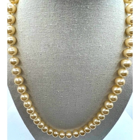 Vintage Faux Glass Pearl Necklace With Gold-Tone Clasp - Picture 2 of 6